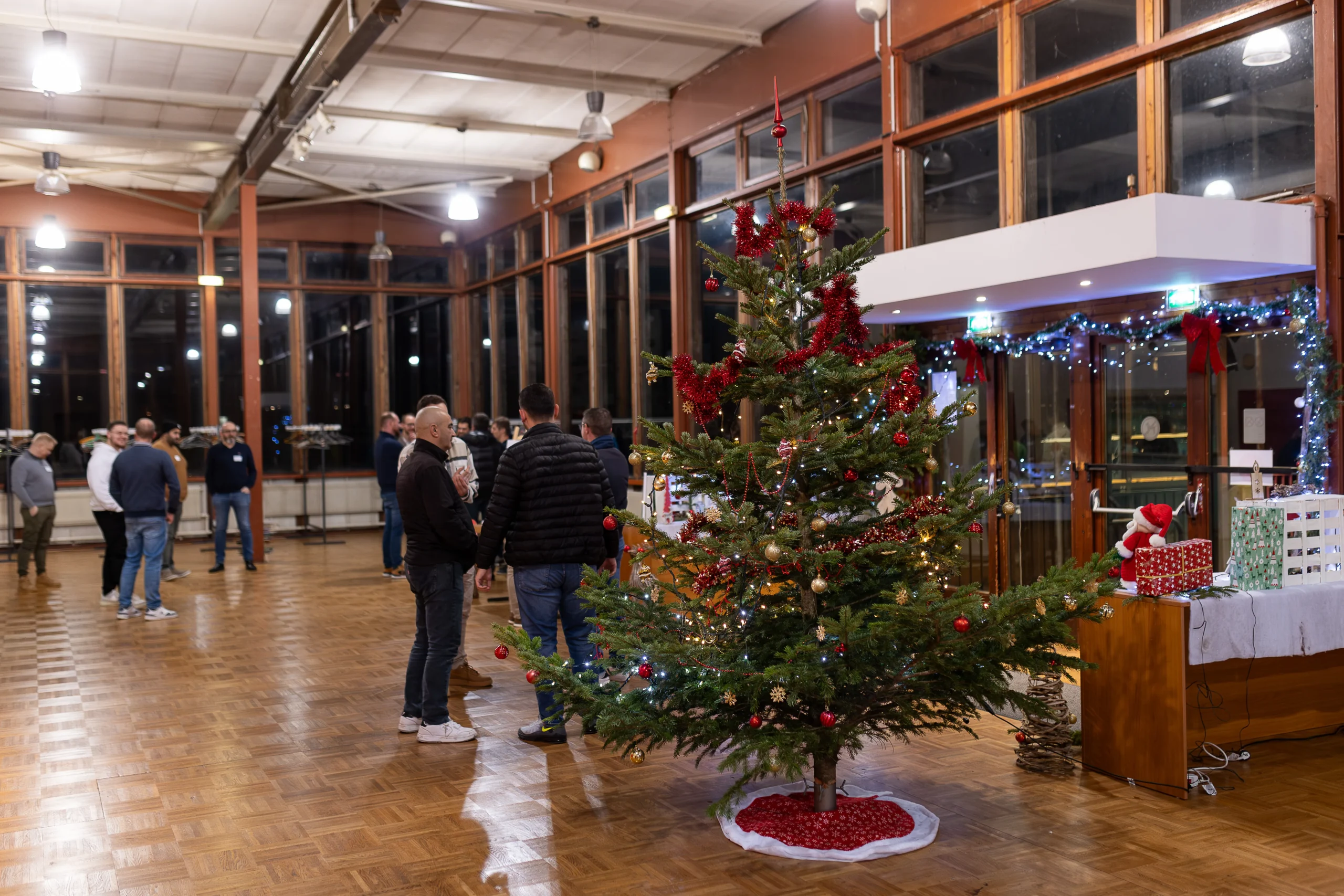 Arbre de Noël Nice familles collaborateurs salle lumineuse vue Méditerranée INNOV'events