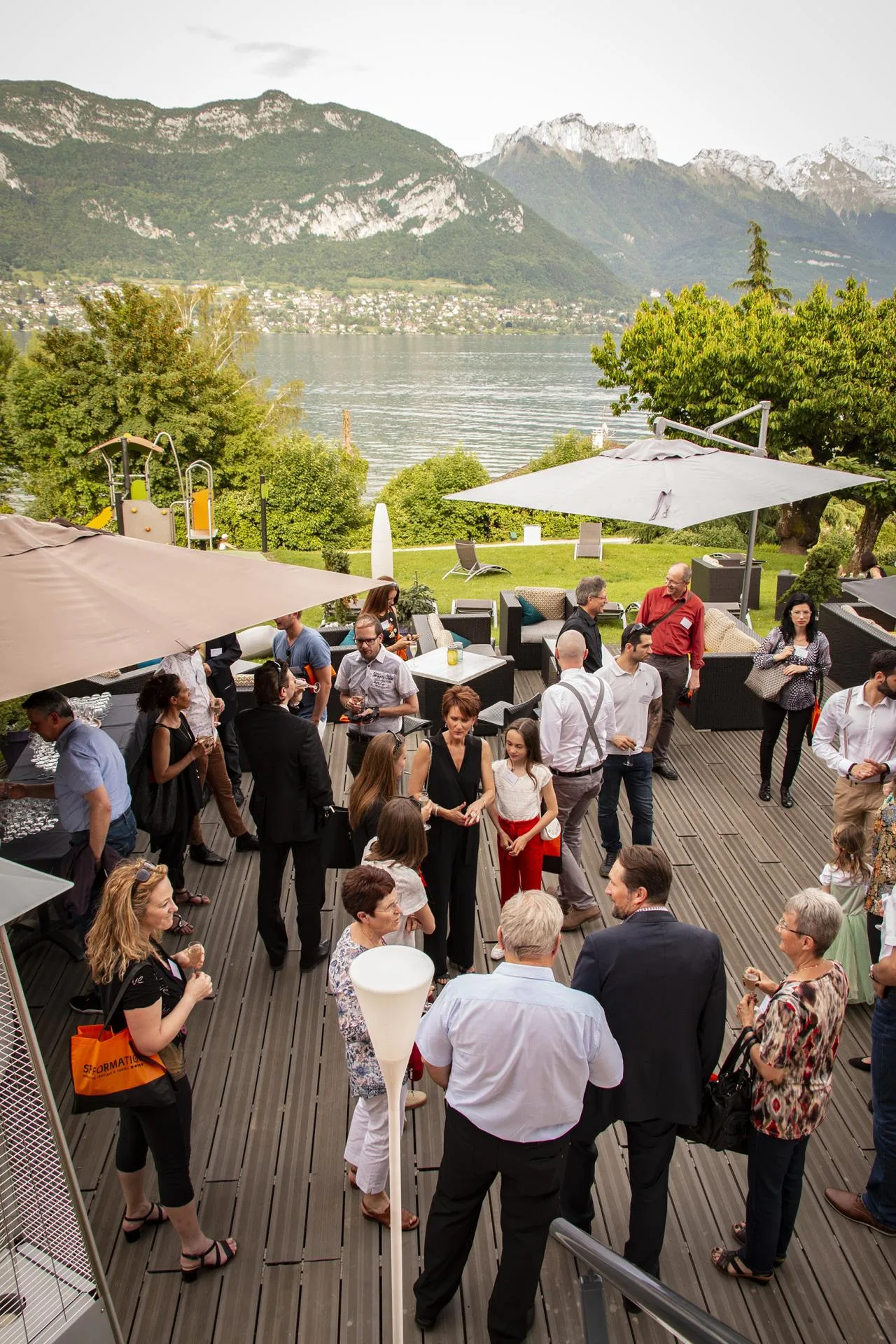 Garden party Annecy terrasse de l'Impérial Palace avec vue sur le lac INNOV'events