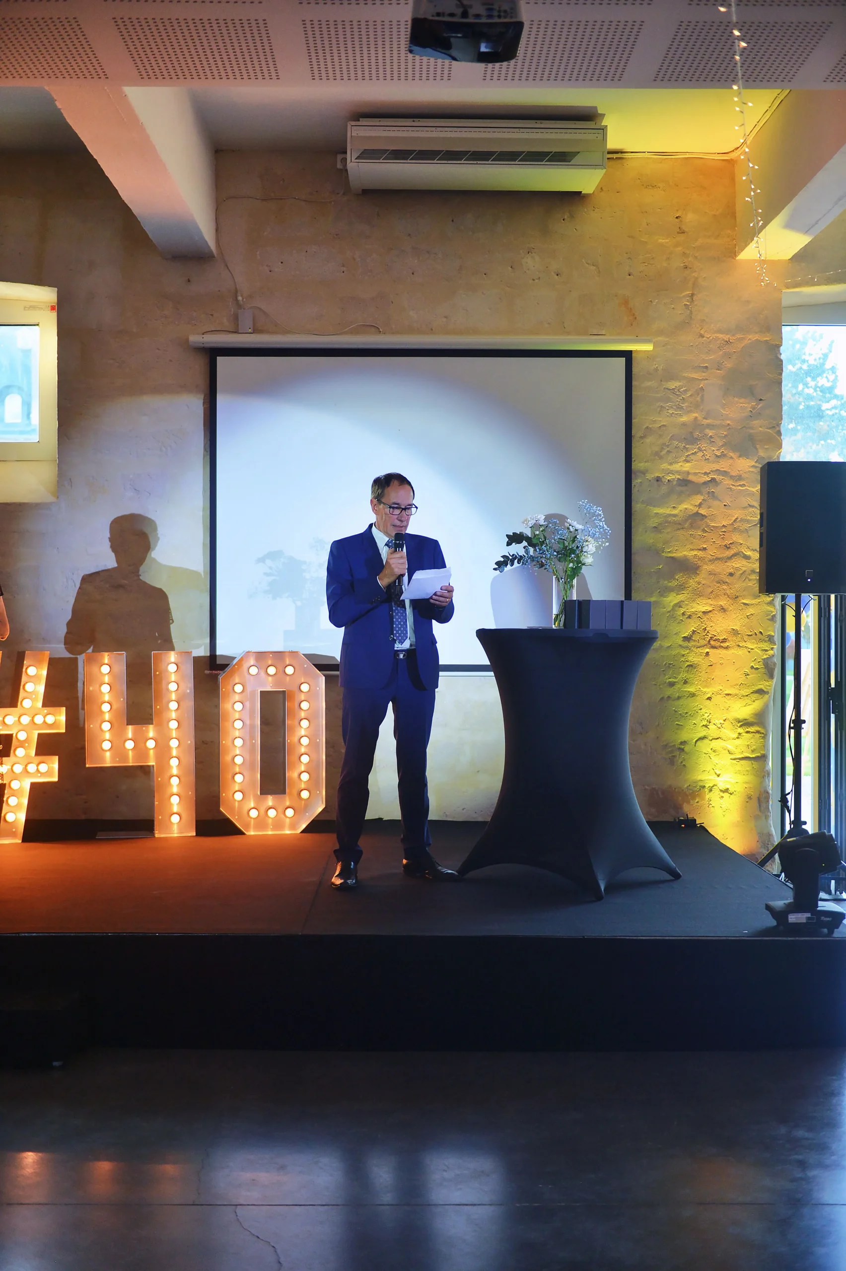 Gala assis inauguration Toulon salle de prestige lumières tamisées INNOV'events