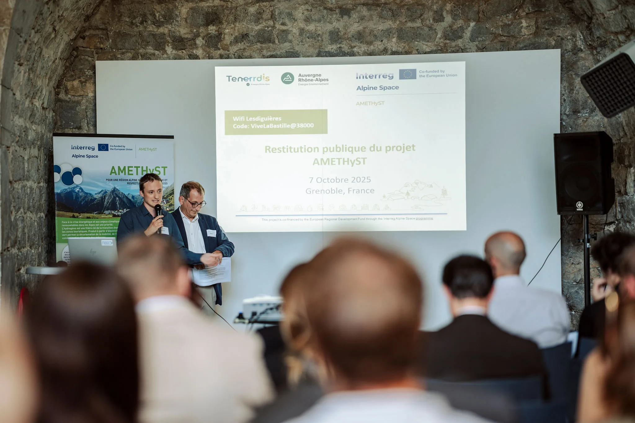 Assemblée générale Grenoble salle de vote avec vue sur massif alpin INNOV'events