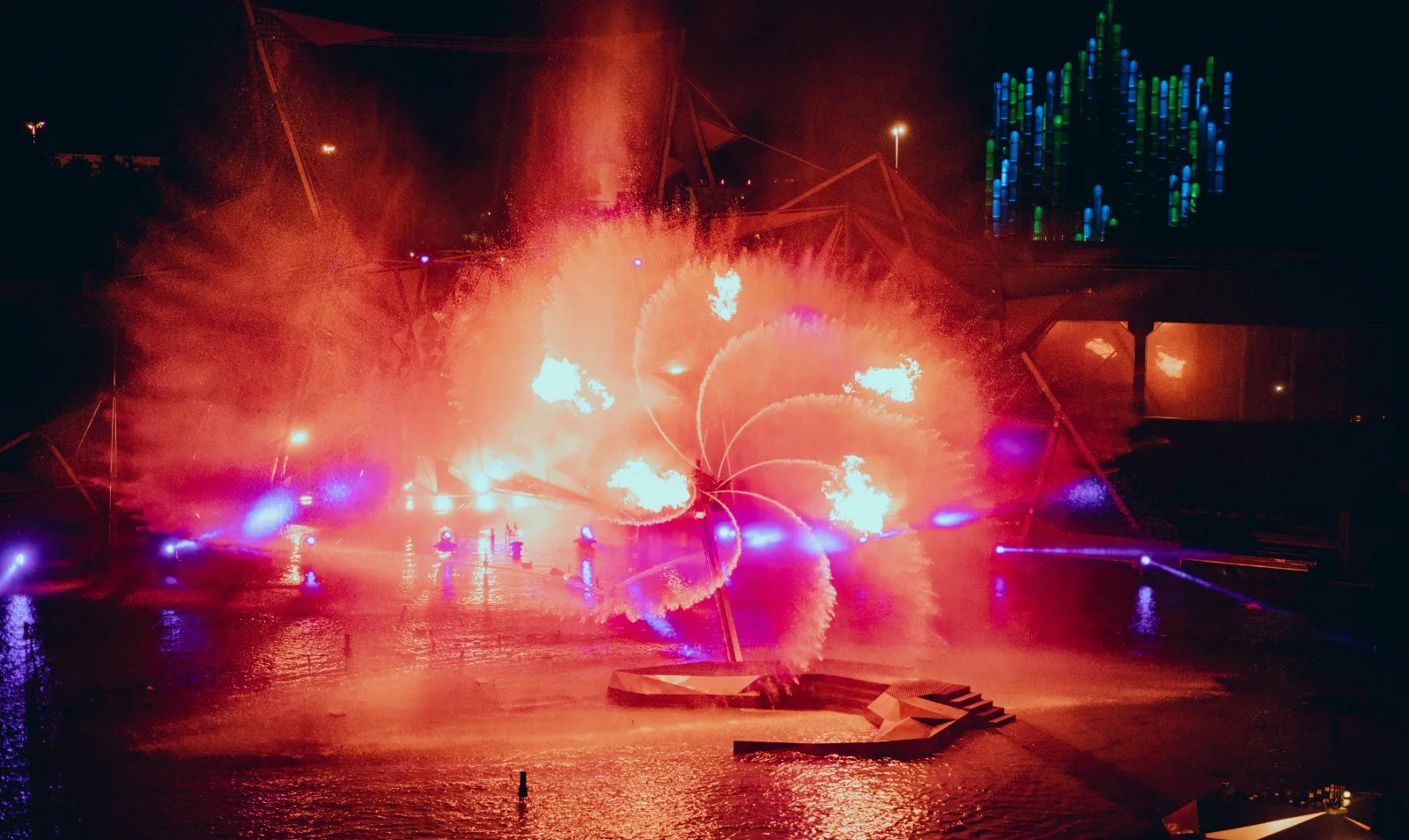 Light painting Avignon groupe entreprise fresque lumineuse nuit INNOV'events