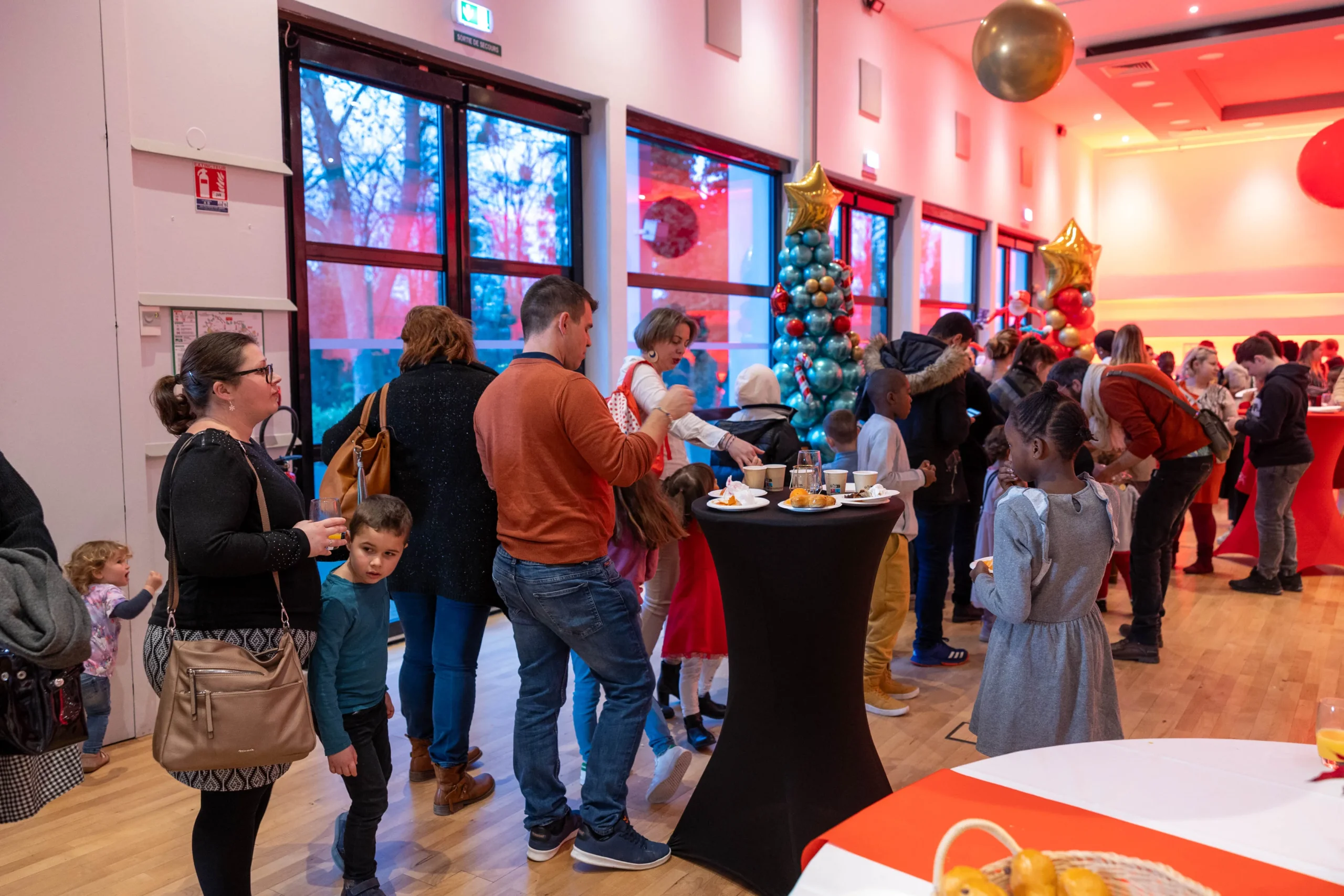 Format mixte arbre de Noël Valence familles et collaborateurs INNOV'events