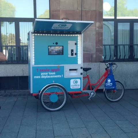 Dispositif scénographié opération de street-marketing Annecy parvis Bonlieu INNOV'events