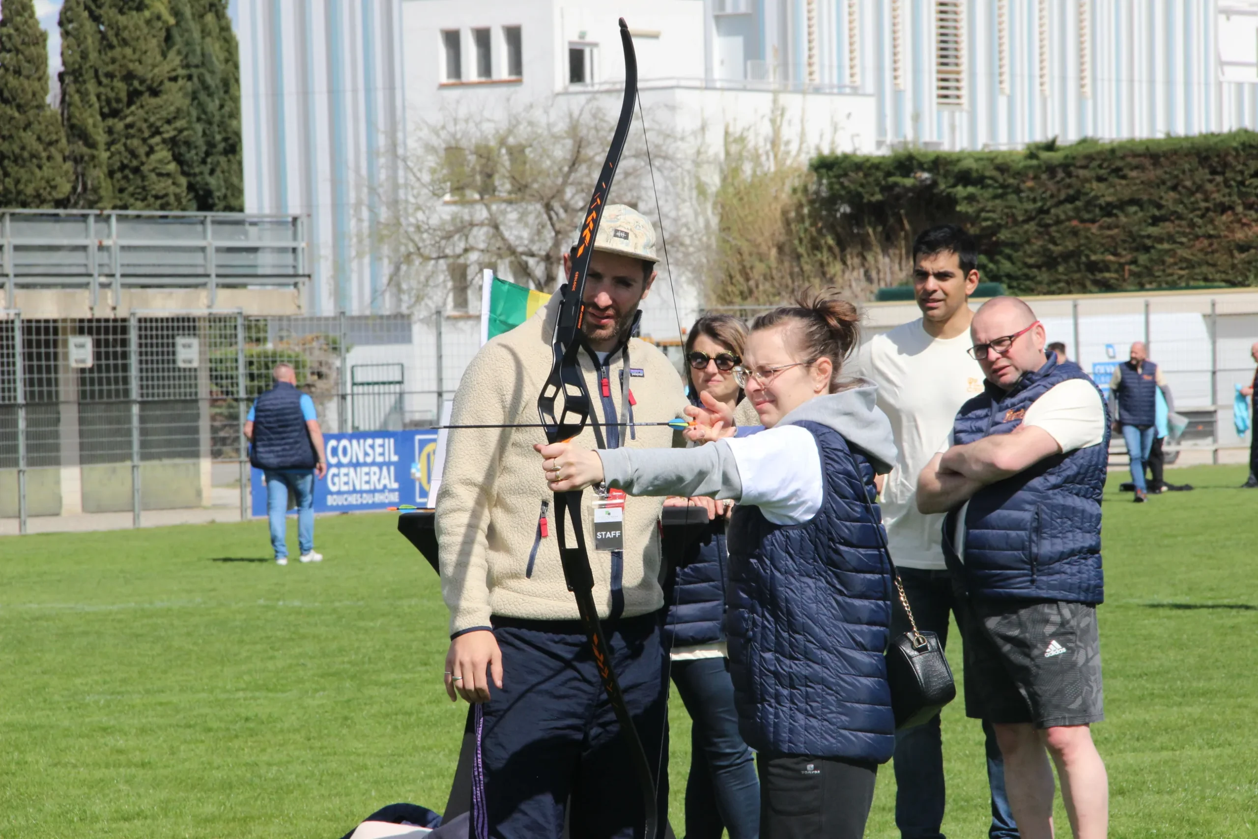 Team building hybride team building Valence écrans et participants en salle INNOV'events